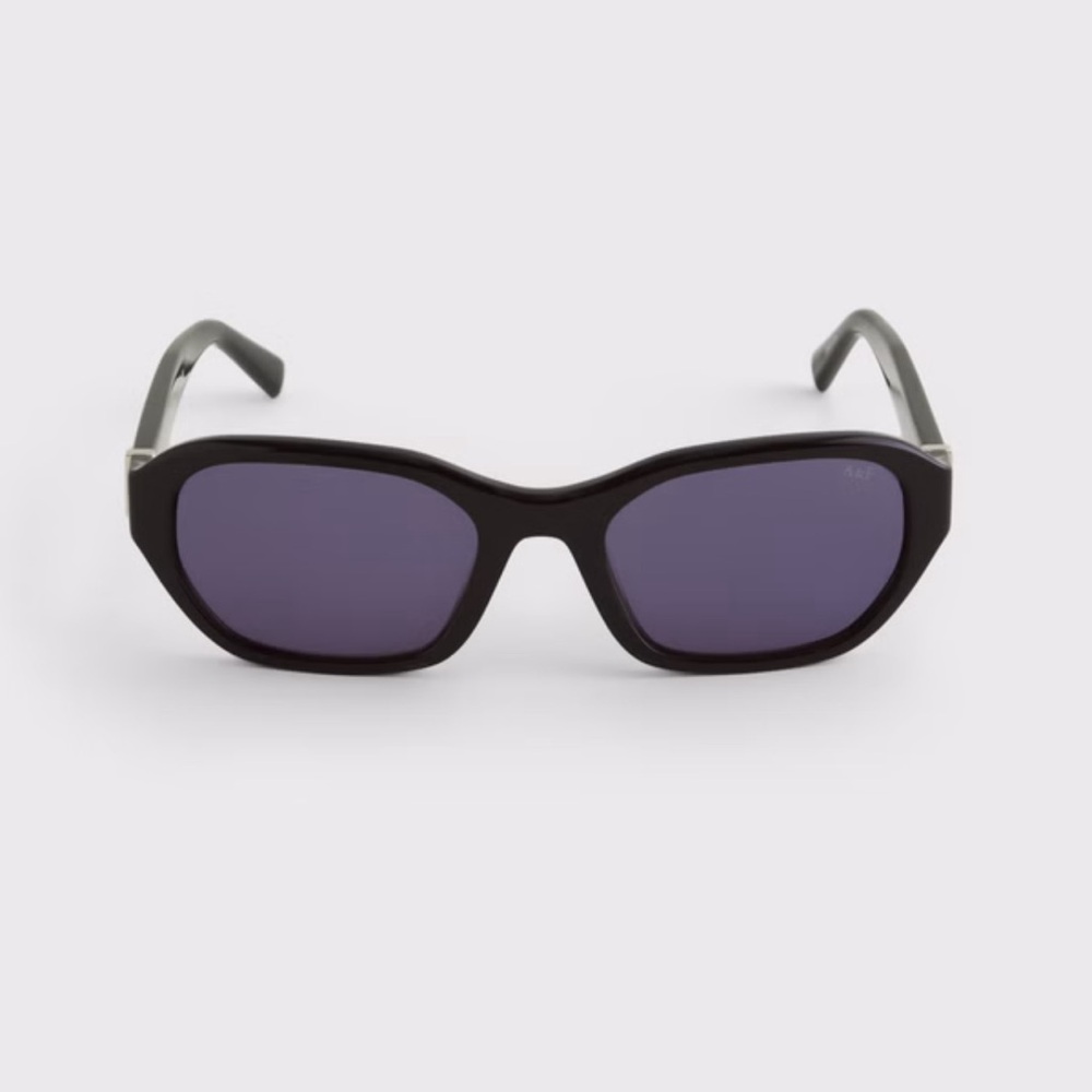 Abercrombie Women's
Angled Rectangular Sunglasses
